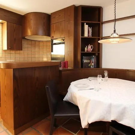 Chesa Alice Apartment *